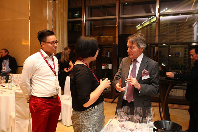 酒品鉴会,与主讲人之一steven spurrier交谈(2015年decanter醇鉴上海