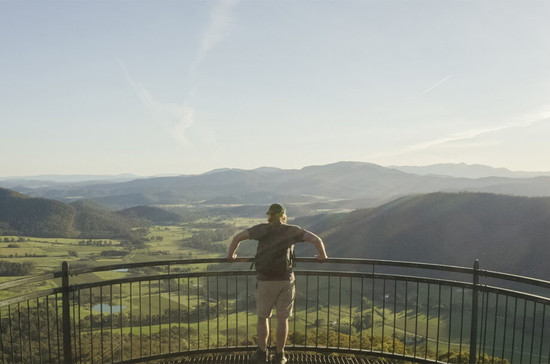 The King Valley region in Victoria’s Alpine zone – viewed here from Powers Lookout Scenic Reserve. Credit: Josh Van Cuylenburg.