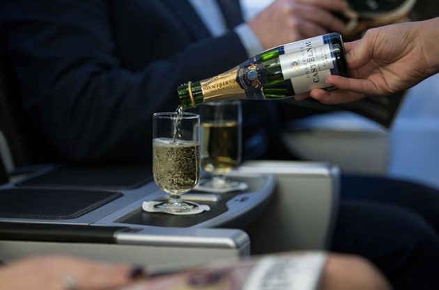 Does wine taste different on an airplane? – ask Decanter
